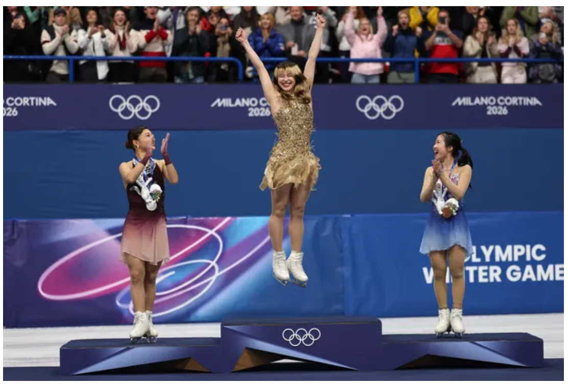 Premiazione sportiva su podio olimpico